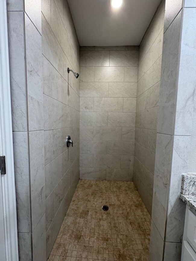 Building Photo - DCR602