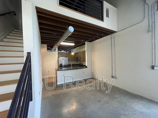 Building Photo - 800 Academy St