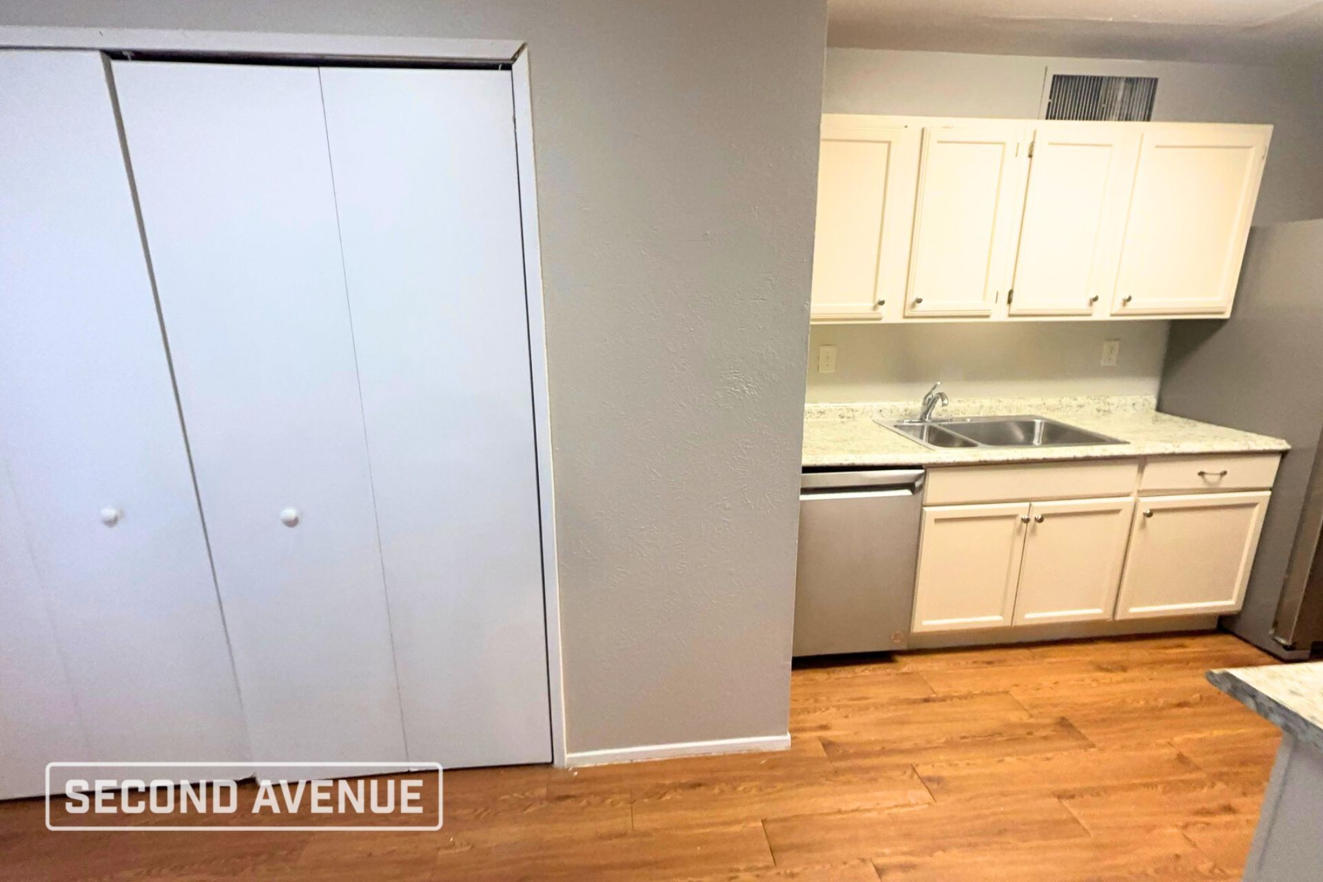 Building Photo - 416 Woodcrest Way