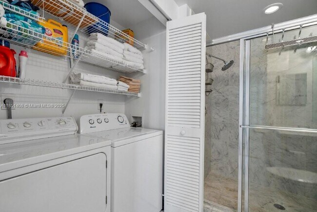 Building Photo - 16400 Collins Ave