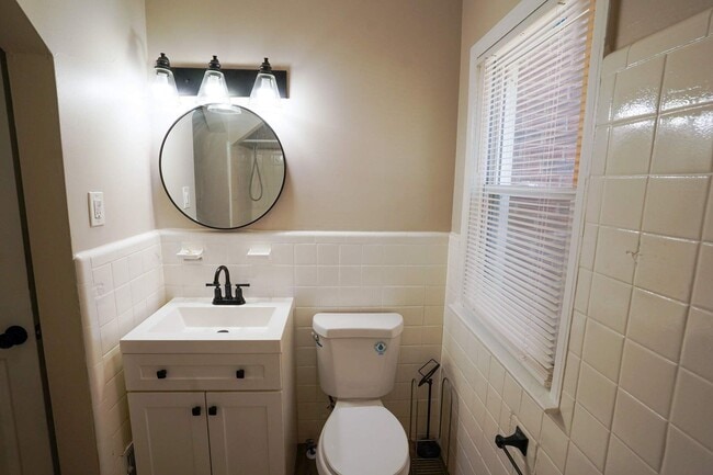 Building Photo - Fully Renovated 3-Bedroom Home – Move-In Ready for You!