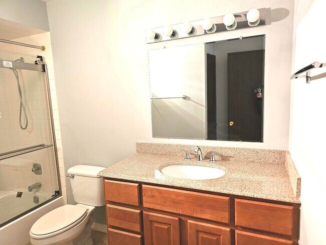 Building Photo - 1018 Castilian Ct