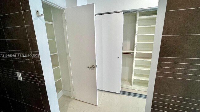 Building Photo - 2100 Park Ave