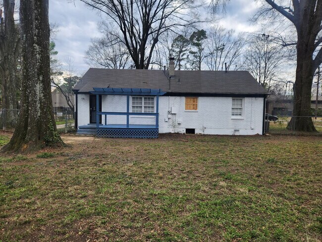 Building Photo - 866 Colonial Rd