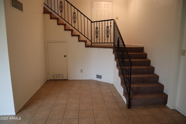 Building Photo - 4241 Plaza Oro Loma