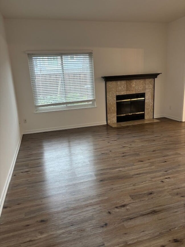 Building Photo - Convenient Location Walk to Downtown Pleasanton