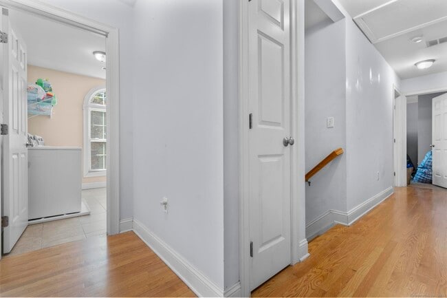 Building Photo - 240 Highland Ave