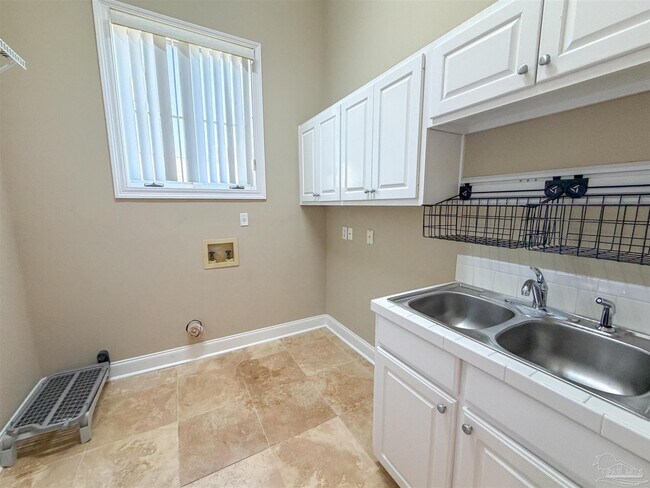 Building Photo - 1218 Ganges Trail