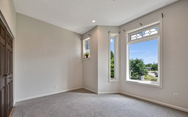 Building Photo - 4106 S Lake Park Ave