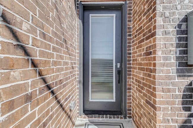 Building Photo - 334 Eastwood St