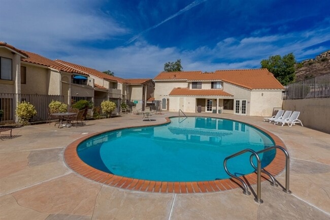 Building Photo - Available Now 2Br 1 Ba Condo with 1c garage