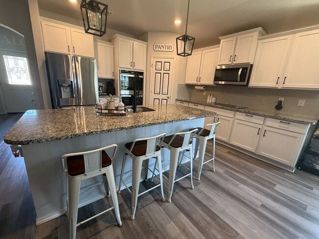 Building Photo - BEAUTIFUL 4-bedroom 2-bathroom home! !!HALF OFF 1ST MONTH!!