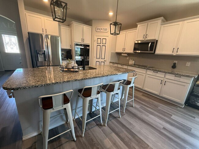 Building Photo - BEAUTIFUL 4-bedroom 2-bathroom home!