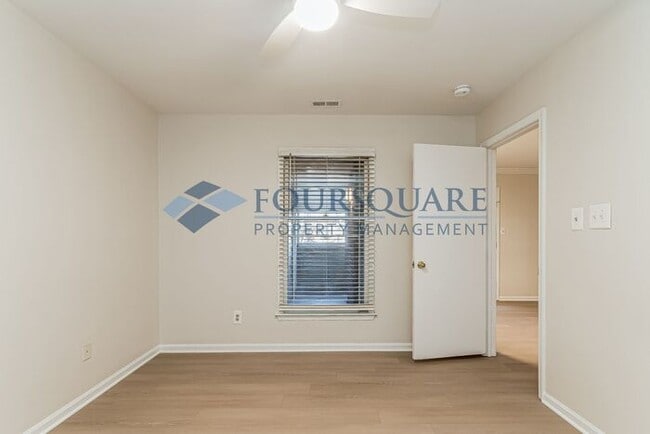 Building Photo - FRESHLY UPDATED CONDO in a PRIME RALEIGH LOCATION! 2 Bed w/ 2 en suite Bathrooms
