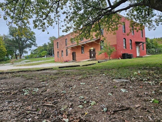 Building Photo - 1303 W College St
