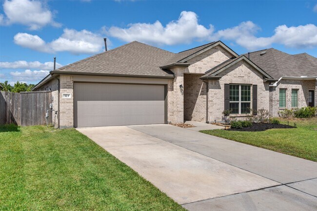 Building Photo - 323 Jewett Meadow Dr