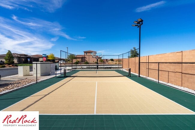 Building Photo - 3 Bedroom Townhome in Buena Vista Community