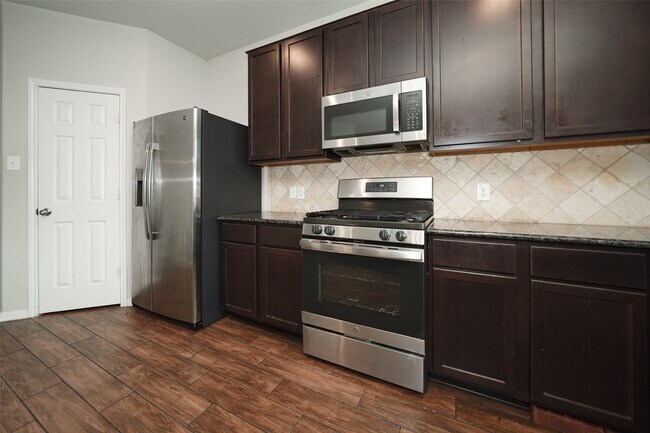 Building Photo - 3022 Bugatti Dr