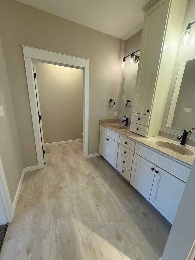 Building Photo - 3 Bedroom, 3 Bathroom - Shippensburg, PA!