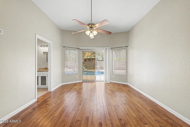 Building Photo - 558 W Bluefield Ave