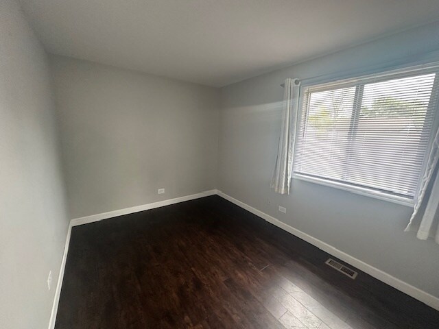 Building Photo - 1140 Greensfield Dr