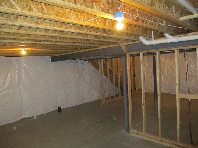 Building Photo - Beautiful 3 Bedroom, 2.5 Bath 2 Story Town...