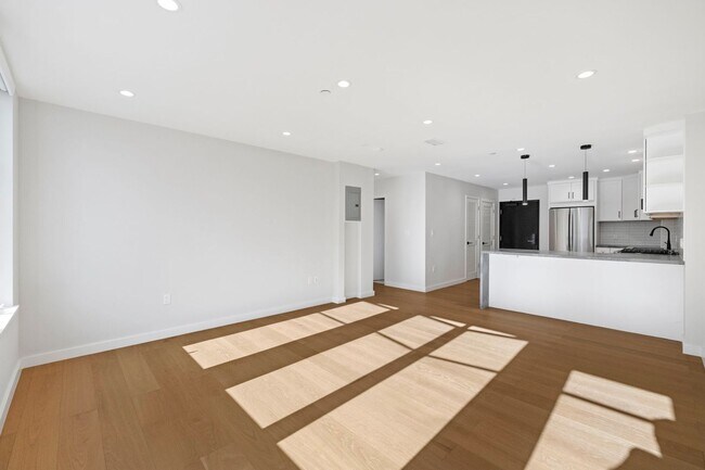 Building Photo - 693 Sutter St
