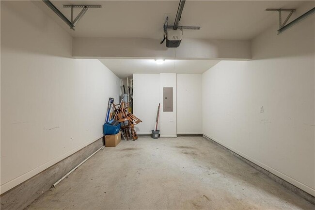 Building Photo - 915 Society Cir