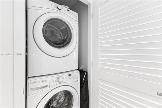 Building Photo - 88 SW 7th St