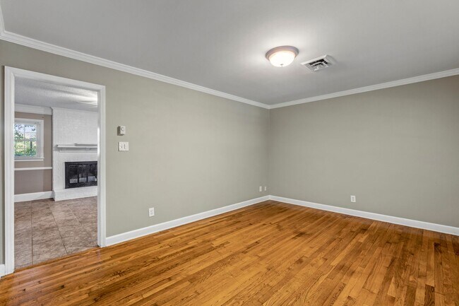 Building Photo - 3905 Waterton Rd