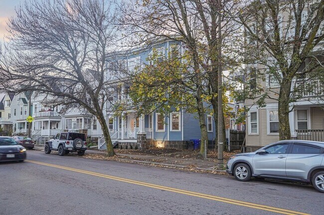 Building Photo - 381 Adams St