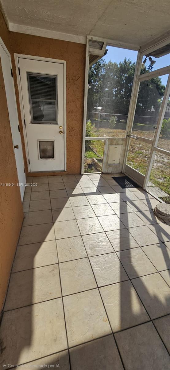 Building Photo - 613 SW Sandbar Terrace