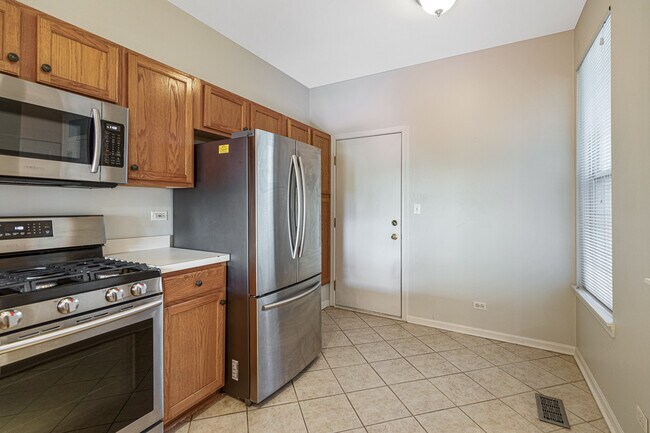 Building Photo - 3103 Anton Dr