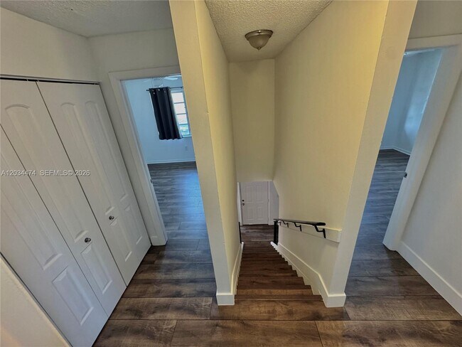 Building Photo - 15460 SW 82nd Ln