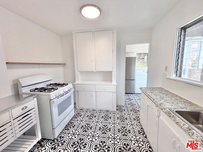 Building Photo - 2339 1/2 Norwalk Ave