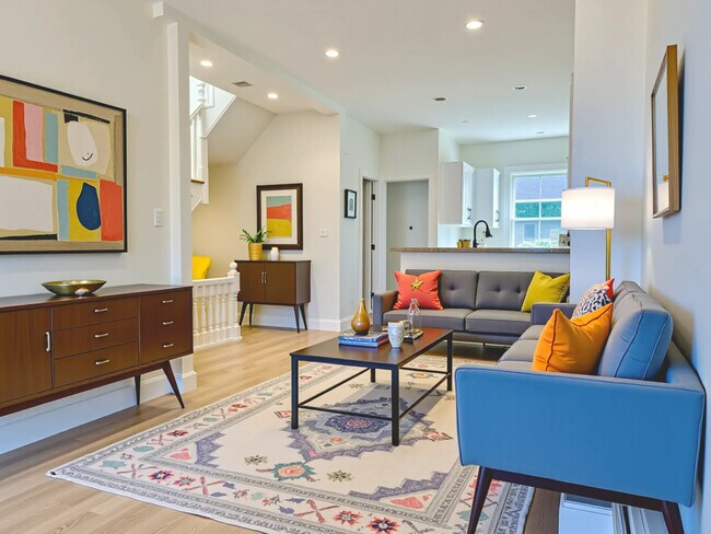 Building Photo - 8 Grove St