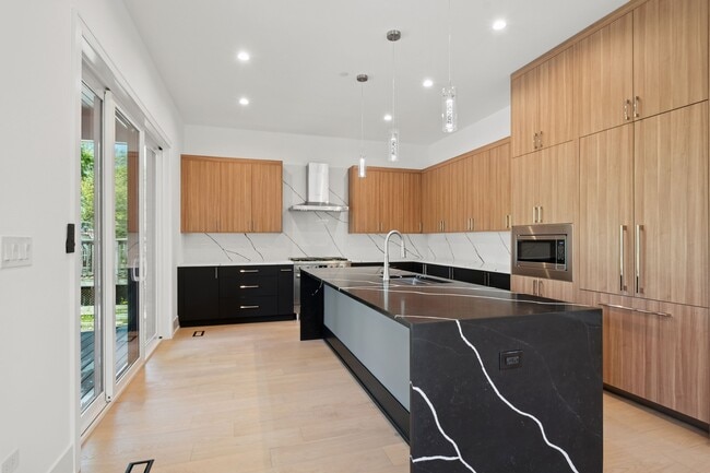 Building Photo - 9214 Washington St