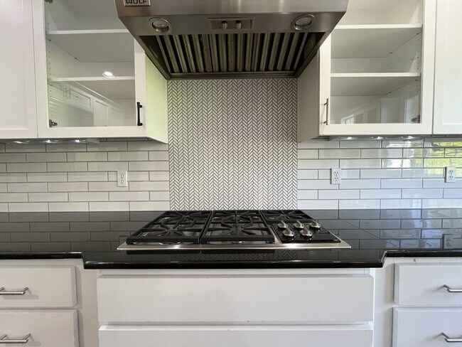 Building Photo - Beautifully Updated 3-Bedroom Bethany Home with Chef's Kitchen, Huge Bonus Room and Private Backyard