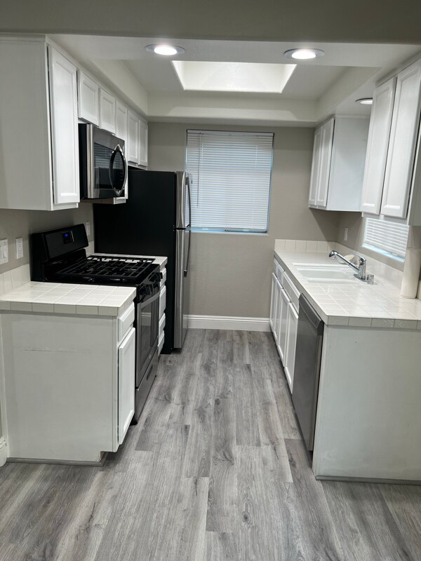 Building Photo - 517 Indian Bluff St