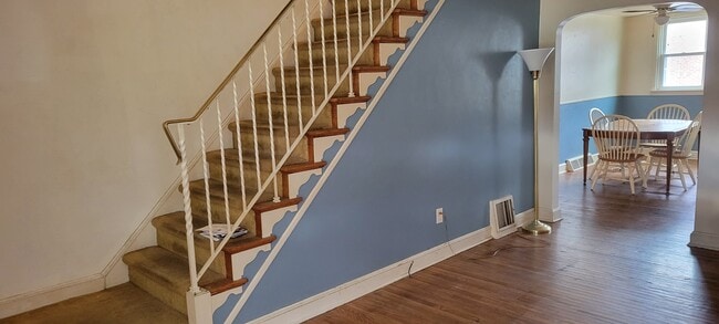 Building Photo - 867 Gainsboro Rd