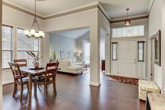 Building Photo - Beautiful home in the Woodlands