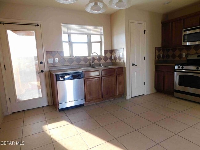 Building Photo - 4529 Hugo Reyes St