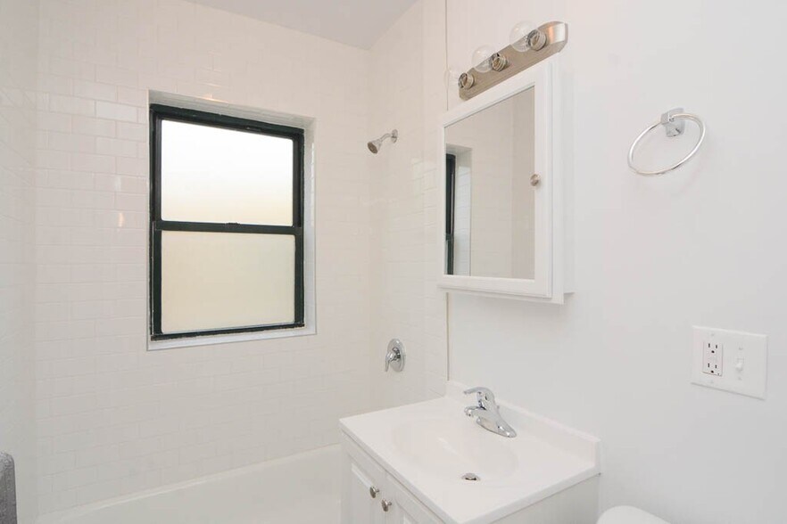 Building Photo - 2332.5 N Spaulding Ave