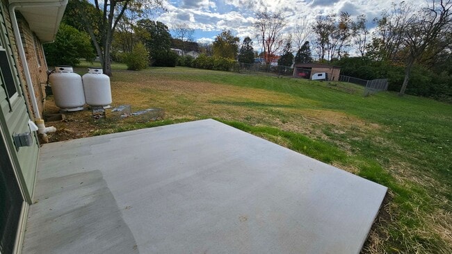 Building Photo - Large 3 Bedroom on Two Acres!