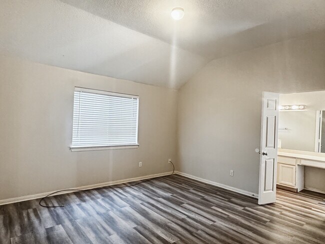 Building Photo - 31248 N Head Dr