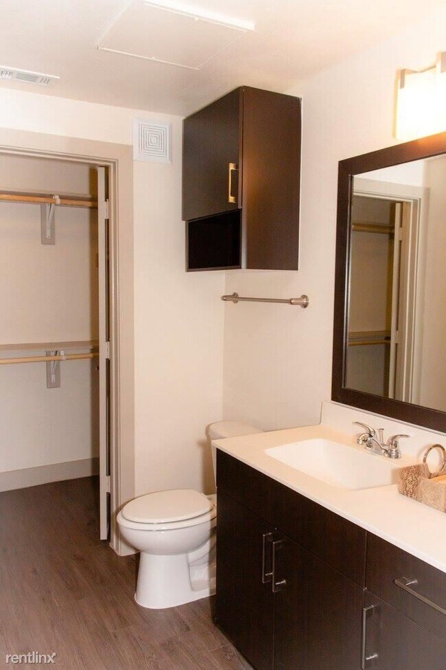 Building Photo - 1 br, 1 bath Condo - 500 East Highmeadow D...