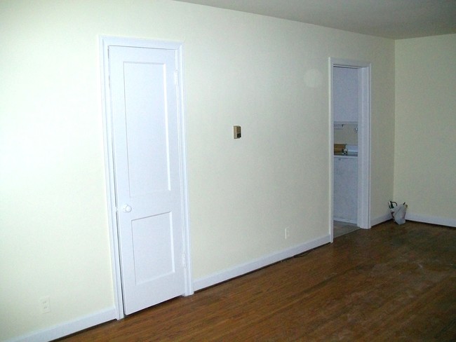 Building Photo - 6416 Kensington Ave