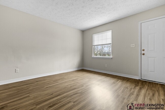 Building Photo - 3966 Northampton Dr