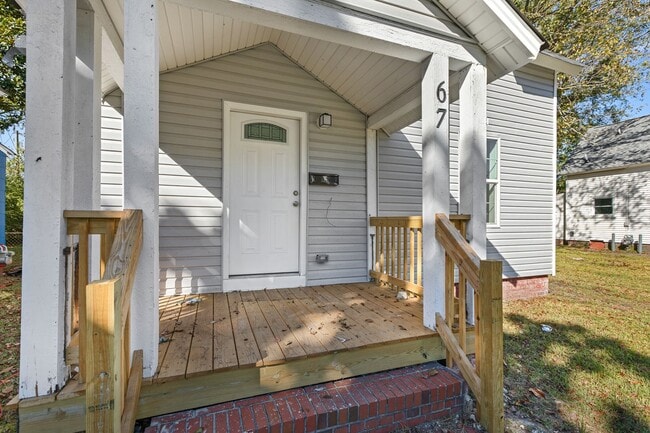 Building Photo - Spacious 4-Bedroom Home with Modern Upgrades Throughout