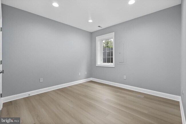 Building Photo - 7119 Barry Rd